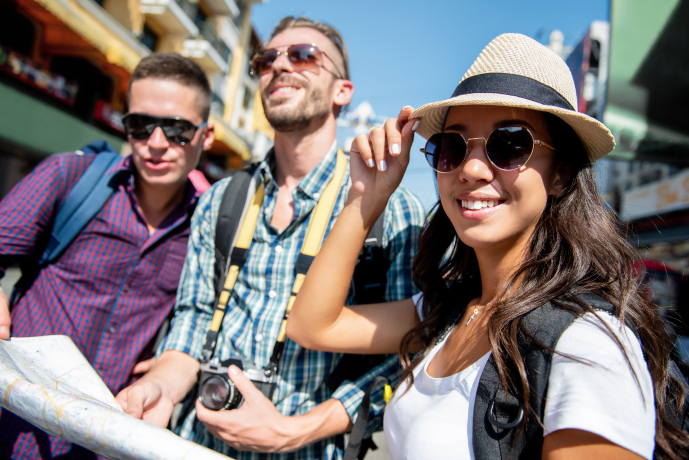 tourist-backpacker-friends-traveling-bangkok-thailand-holidays